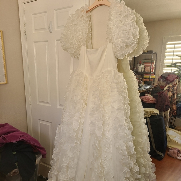 Selkie Ivory Flower Gown - Picture 2 of 7